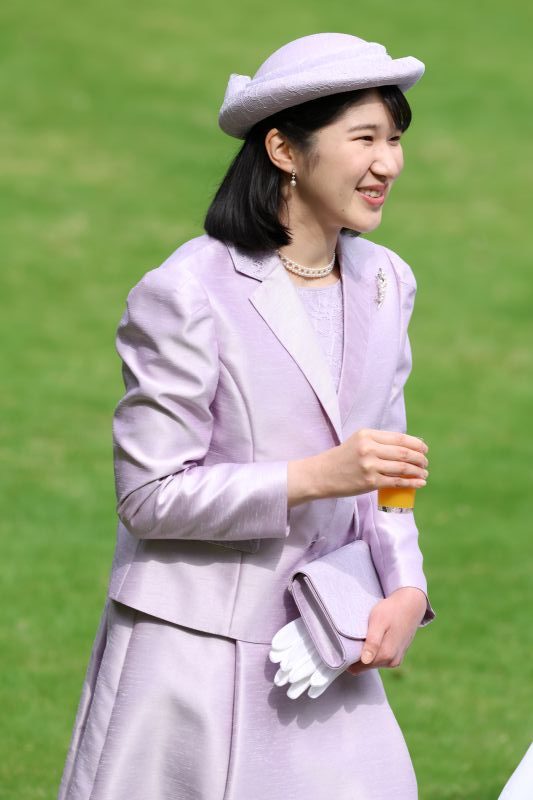 パールのイヤリングが耳元で揺れていた。（2026年4月、写真／JMPA）