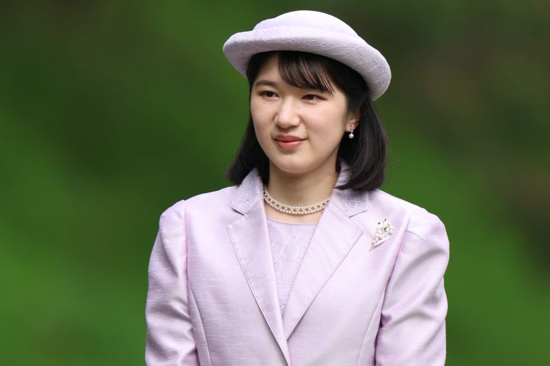 ラベンダー色のお召し物に身を包み、園遊会に出席された愛子さま。（2026年4月、写真／JMPA）