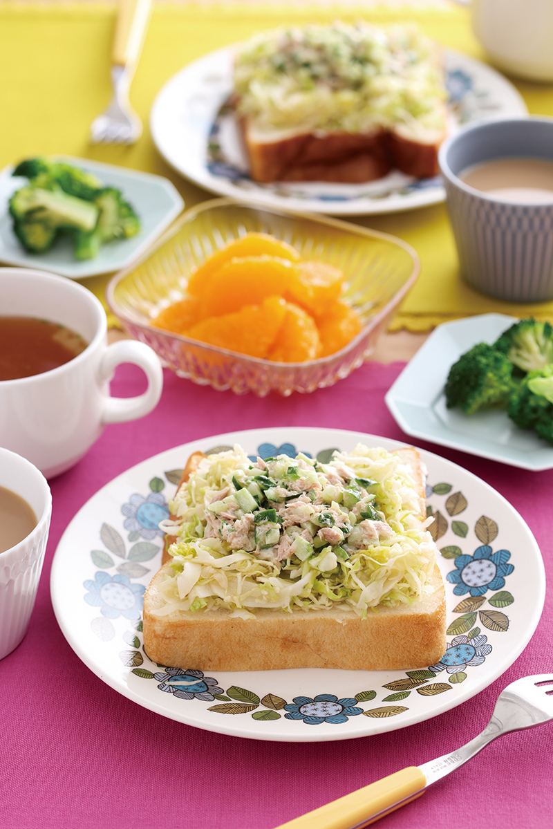 コロナ禍のステイホーム期間中、食生活の見直しを行った際に生まれたメニュー。食後は、母の実家の農園が作る『紀州小阪農園』の手づくり梅干しを口に入れ、唾液をたっぷり出してのどを潤している。