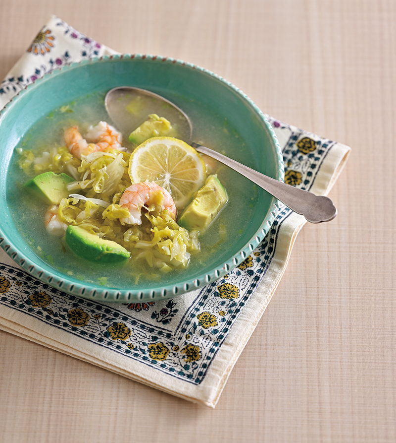 えびとアボカドのレモン風味スープ