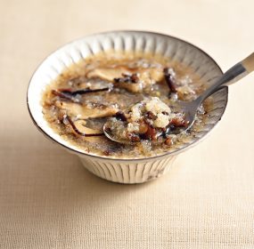 《乾物で手軽に腸活！》食物繊維たっぷりの「腸活スープ」5レシピ。もどし汁もだしに活用！