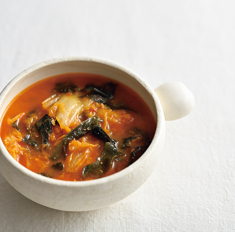 わかめとキムチのみそスープ