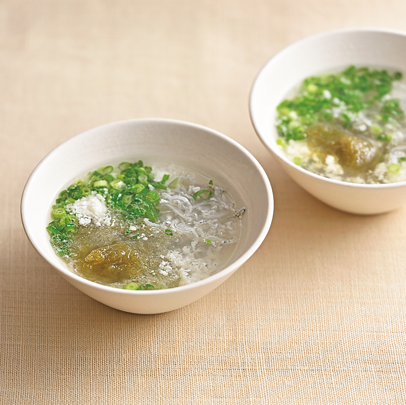 とろろ昆布とじゃこの麹スープ