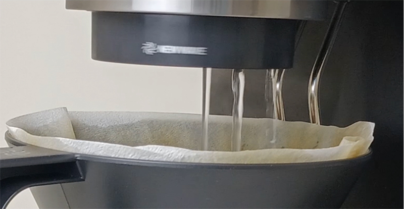 東京・代々木のスペシャルティコーヒー専門店『Brewman Tokyo』のバリスタ・小野光氏監修。ノズルの穴は3つ