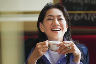 《60歳は”3回目の成人式”》前田典子さんが語るおしゃれのアップデート法「『旬を知っている』とい…