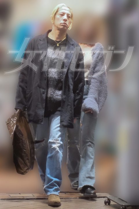 お店を出る二人（2026年4月）