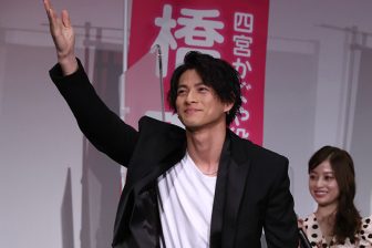 《桜の名所》平野紫耀が『中目黒桜まつり』で圧倒的存在感　ファンが推しの名前を入れて掲出する…