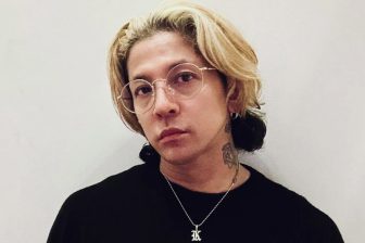 《元妻・MEGUMIに似ている》Dragon Ash降谷建志「新恋人か」美女と水族館デート、元夫婦ともに「…