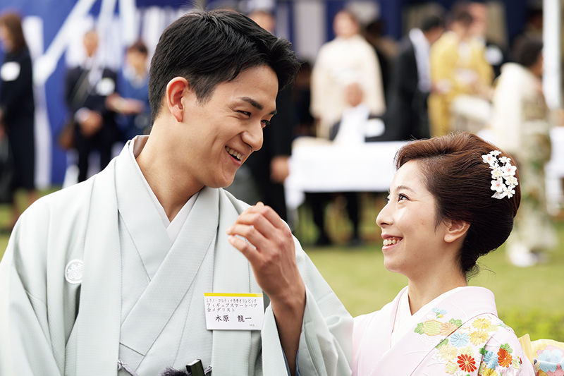 木原龍一選手（33）、三浦璃来選手（24）。両陛下に今後について聞かれ、「もっともっとペアを知っていただけるように、新たなことに2人で挑戦したい」と語った（撮影／JMPA）