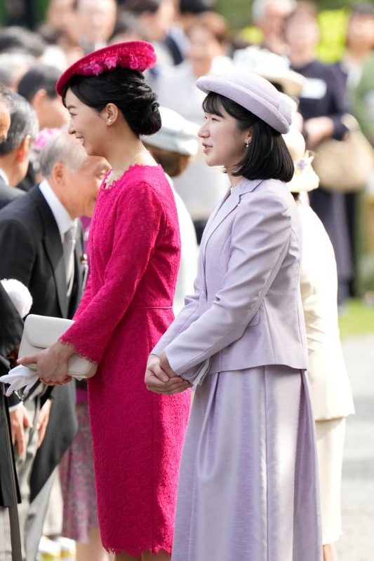 隣には愛子さまの姿も。（2026年4月、写真／JMPA）