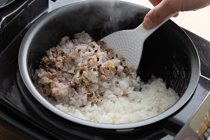 雑穀米と白米が分かれて炊き上がる