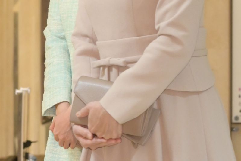 ウエストの位置にリボンが。（2026年4月、写真／JMPA）