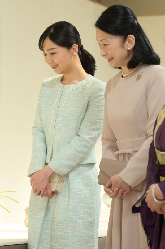 しぐさがシンクロ。（2026年4月、写真／JMPA）