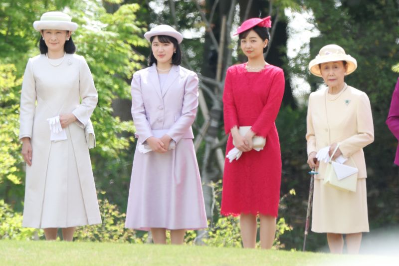 春の園遊会では女性皇族方の装いも注目を集めた。（2026年4月）