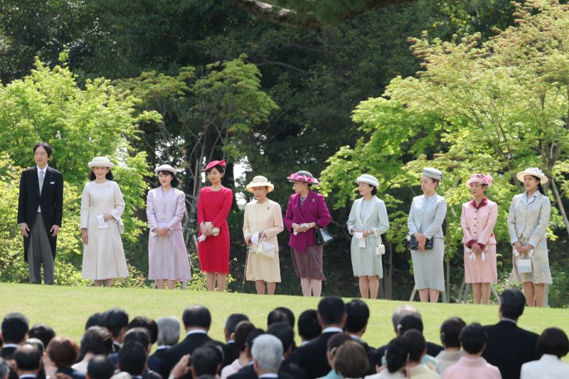 太陽光でより白っぽく浮き出ている紀子さま。（2026年4月、写真／JMPA）