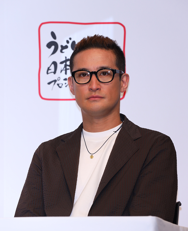 松岡は、かねて中居を「尊敬する先輩」として慕ってきた