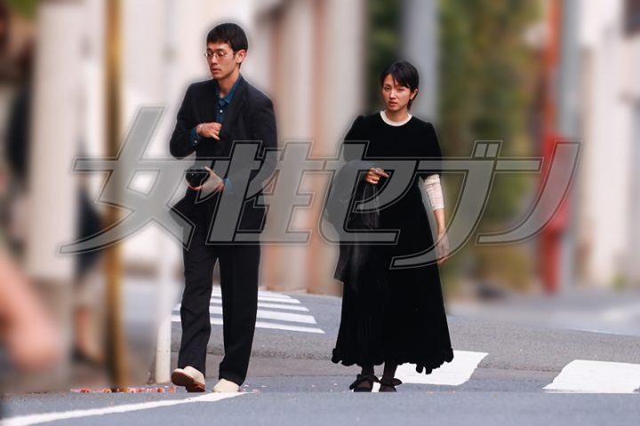 時折、顔を見合わせる場面も（2026年3月）