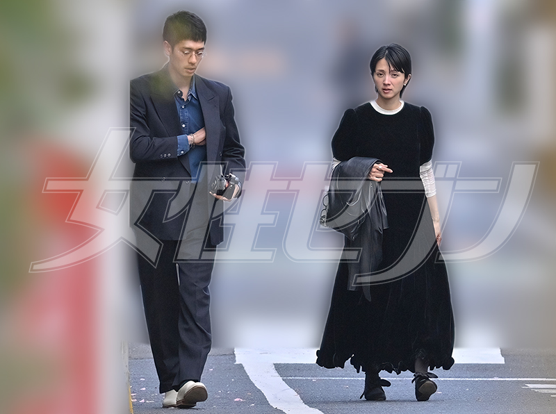 3月下旬、会食に向かうふたり（2026年3月）