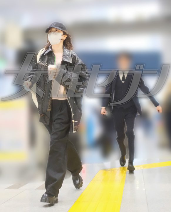 構内を走る永野とA氏（2026年4月）