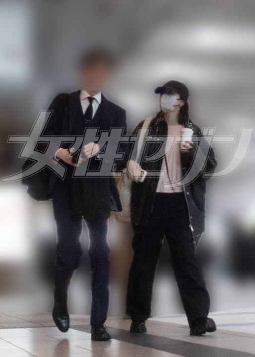 顔を見合わせて話す場面も（2026年4月）