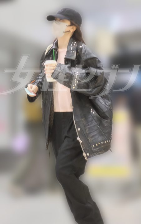 大慌てで移動する永野（2026年4月）