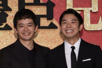 《75～90分かけて変身》仲野太賀が『豊臣兄弟！』で見せる「きれいな坊主頭」の秘訣を解説