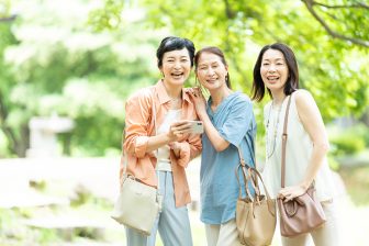 《健康と食の専門家10人が回答》認知症を遠ざける食品習慣ランキング、1位は「青魚全般」と「ウォ…