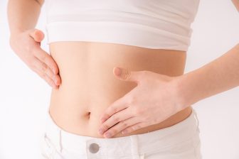 《腸の老化防止》便秘やガス腹解消、肌トラブル改善！くびれ出現も　1～2分でできる「腸トレ」「…