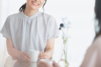 《1日5分》若々しい声を目指す！口や声帯、胸の周りの呼吸筋を鍛える簡単ボイストレーニング