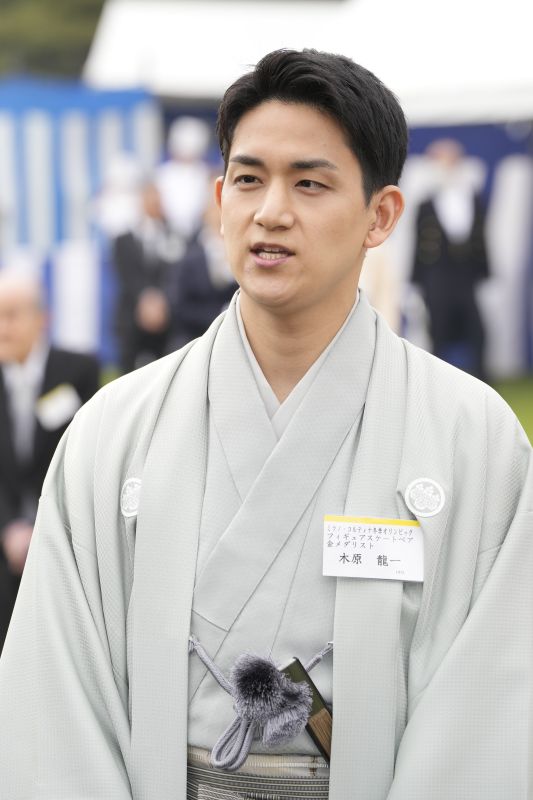 両陛下と話した感想を語る木原。（2026年4月、写真／JMPA）