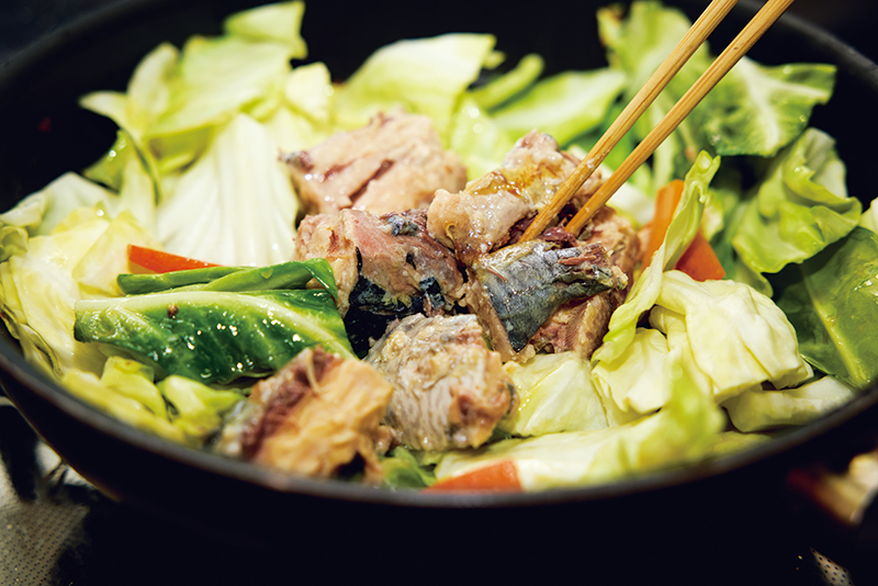 料理家が教える、さば缶の旨み染み込むワンパンレシピ