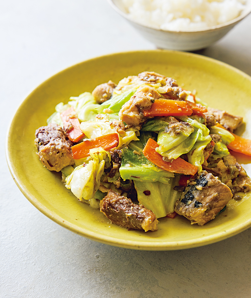 さばと春キャベツのみそ炒め