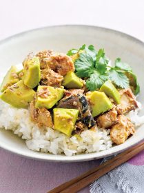 《「さば缶」をのせるだけ＆和えるだけ！》旨味たっぷりの簡単レシピ8つ。加熱いらずで即完成