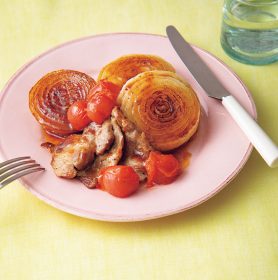 《新玉ねぎの主役級おかず！》ステーキ、レモン煮、ガパオライス風…満足おかず全6レシピ！