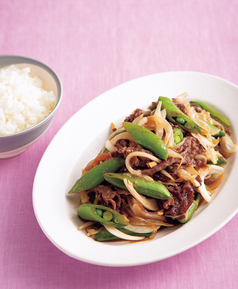 牛肉とスナップえんどう、新玉の甘辛炒め