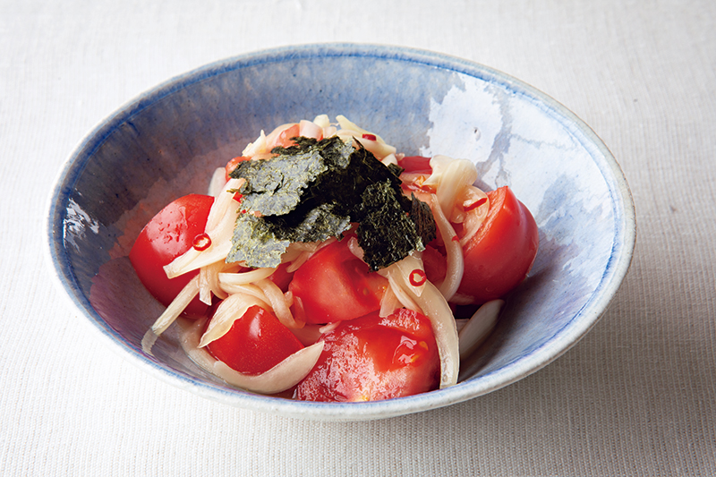 「新玉ねぎの和風マリネ」のアレンジ3：新玉とトマトのマリネ