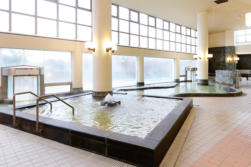 温泉大浴場パレスのみかげ風呂（写真／スパリゾートハワイアンズ）