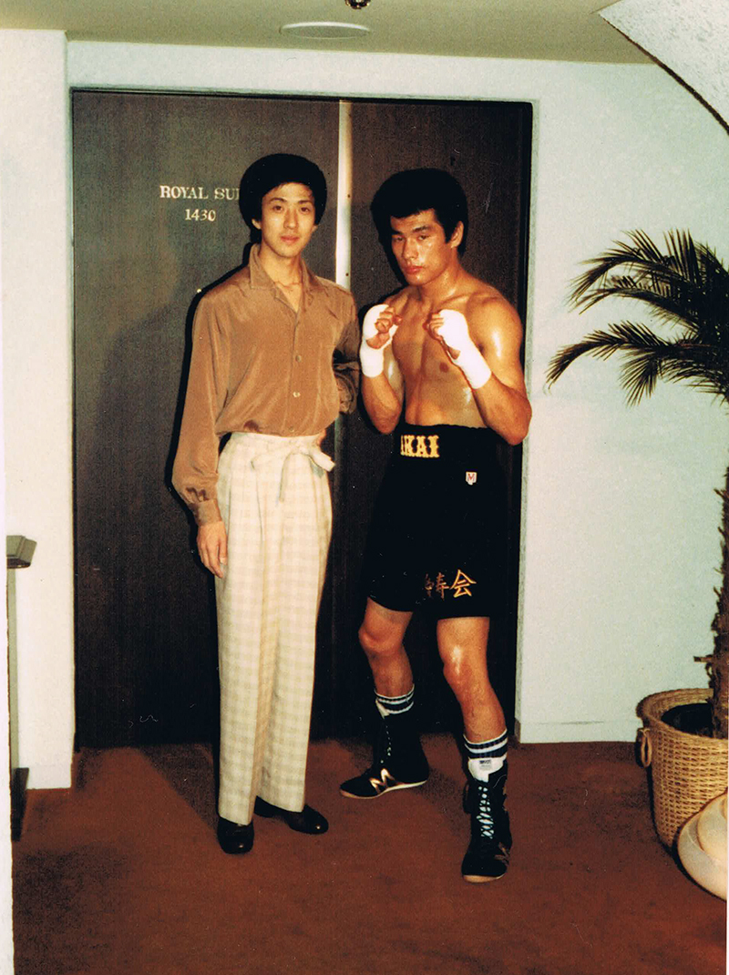 坂東玉三郎（左）とは大学時代からの関係