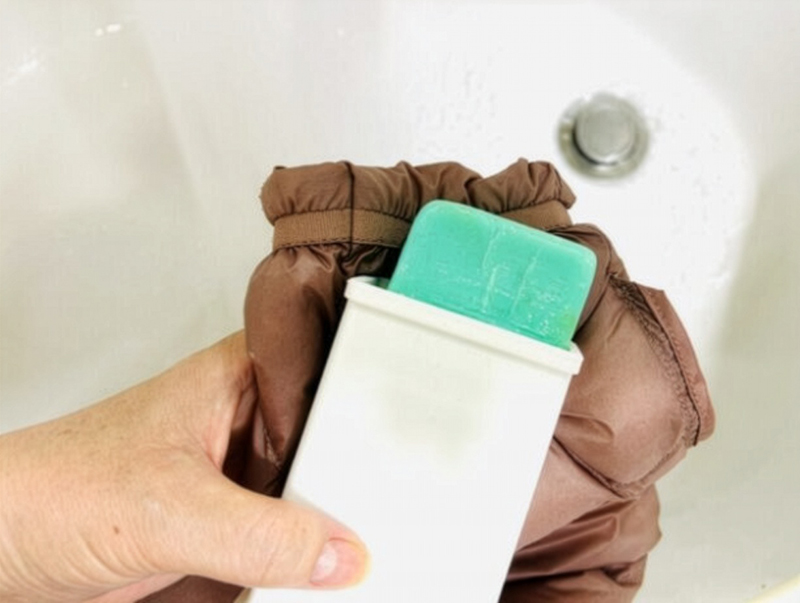 袖や襟の汚れは固形石けんで下洗い