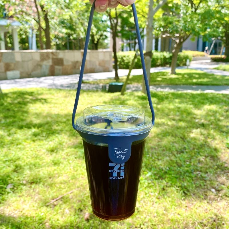 キャンドゥの「シリコーンドリンクカップホルダー」（110円・税込）