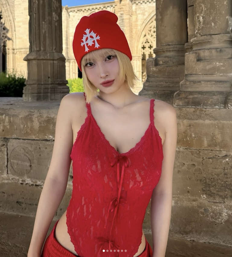 モモがボディスーツの元祖といわれる(Instagramより)
