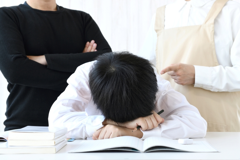 あなたは我が子を追い詰めていないだろうか。画像はイメージ（PIXTA）