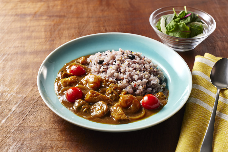 彩り鮮やかな十六穀米。さまざまな食感が楽しめて、カレーとの相性もgood！
