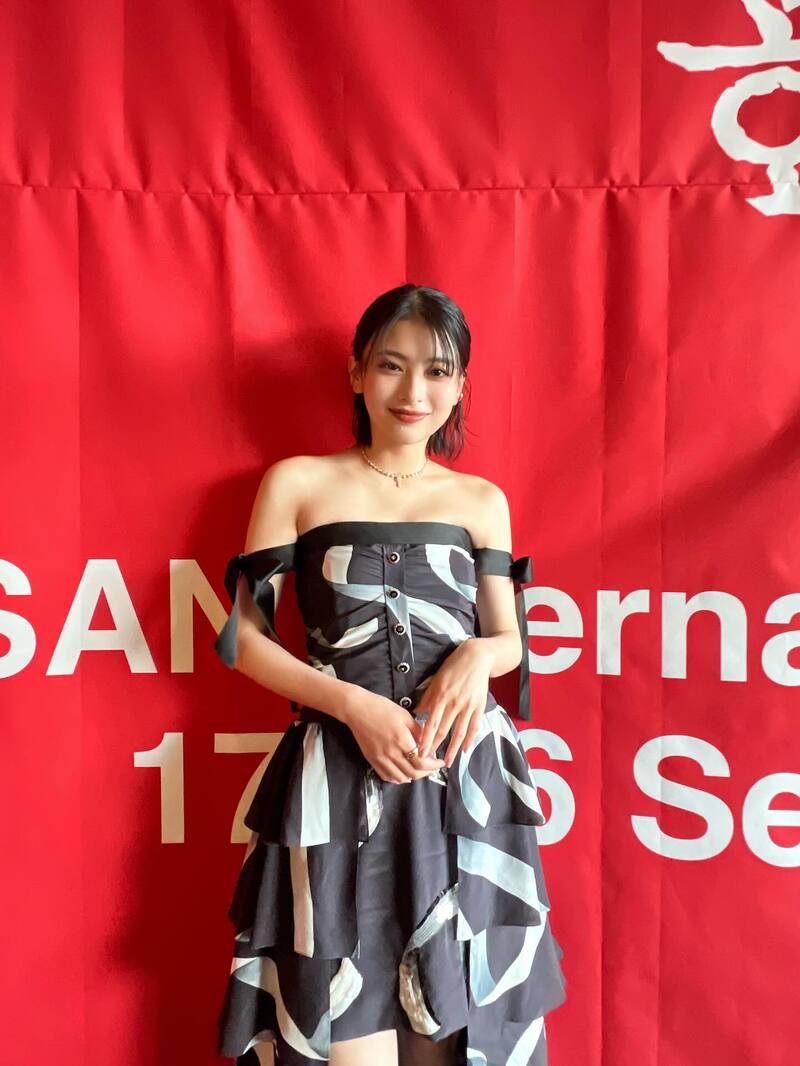 釜山国際映画祭でのドレス。（出口のインスタグラムより）