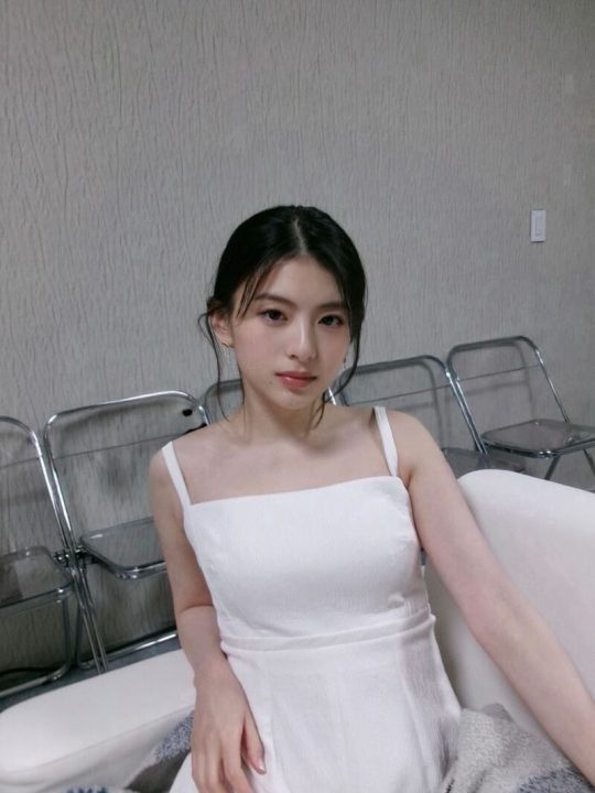 透明感あふれる姿も（出口のインスタグラムより）