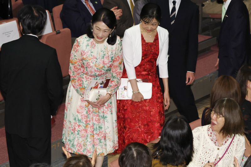 華やかな装いの佳子さま。（2026年5月、写真／JMPA）