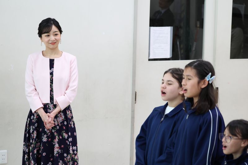 浜松市で外国にルーツを持つ子どもたちと交流された佳子さま。（2026年3月、写真／JMPA）