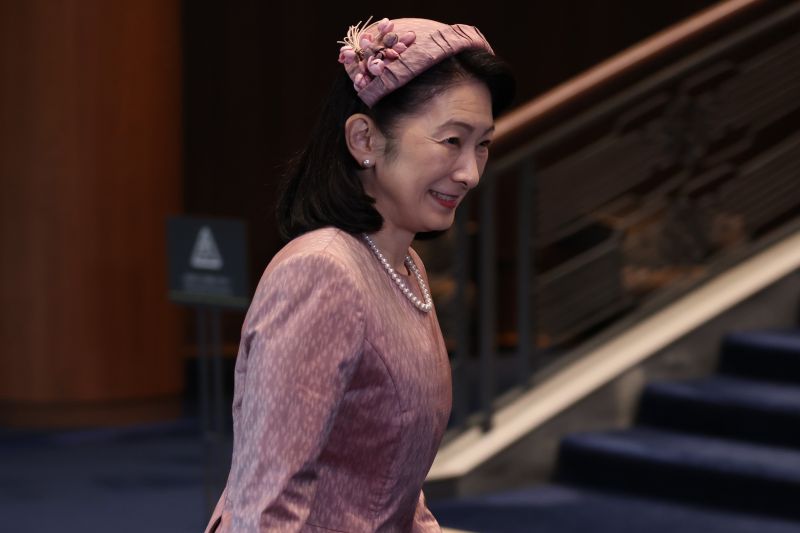 帽子には花をかたどった飾りが。（2026年4月、写真／JMPA）