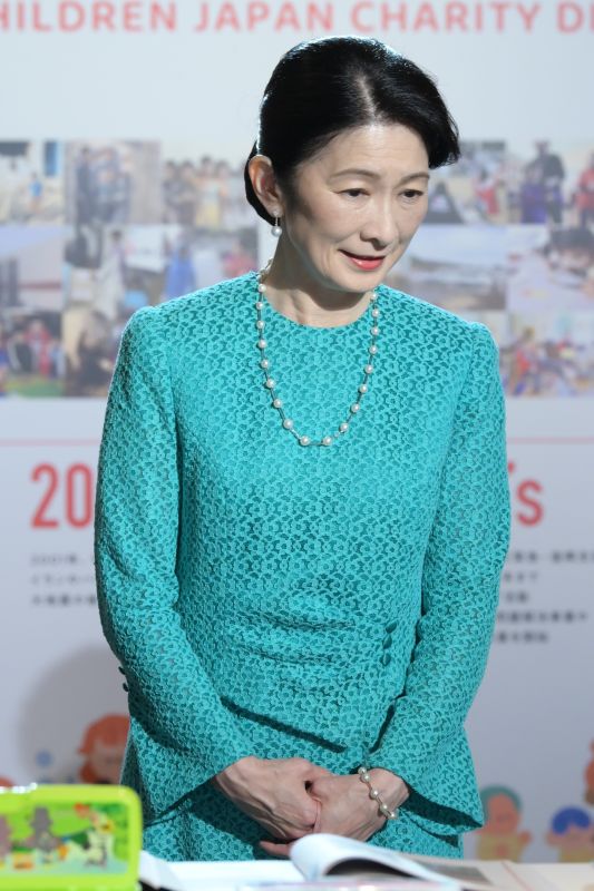 紀子さまは爽やかな水色のワンピース。（2026年5月、写真／JMPA）