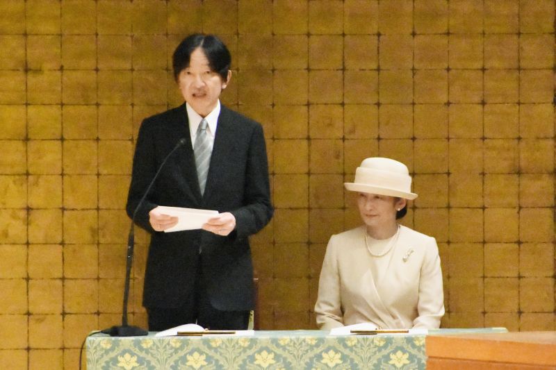 ベーシックな装いの紀子さま。（2026年5月、写真／時事通信）